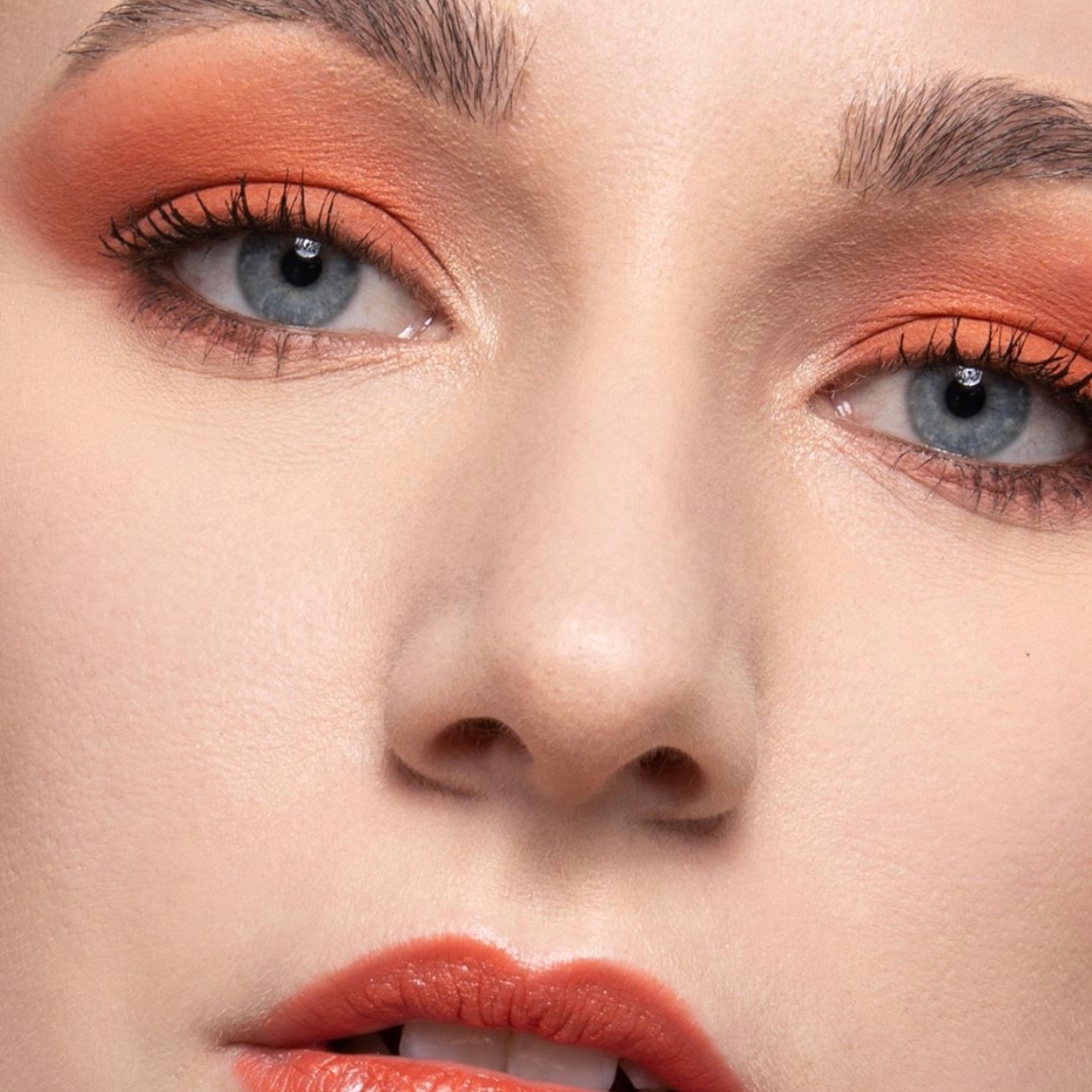 A makeup artist applying monochromatic makeup to create a winter makeup look